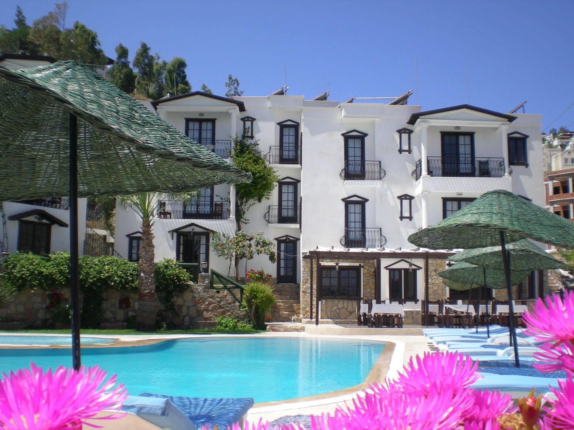 Sunny Garden Nilufer Hotel Turgutreis Bagian luar foto